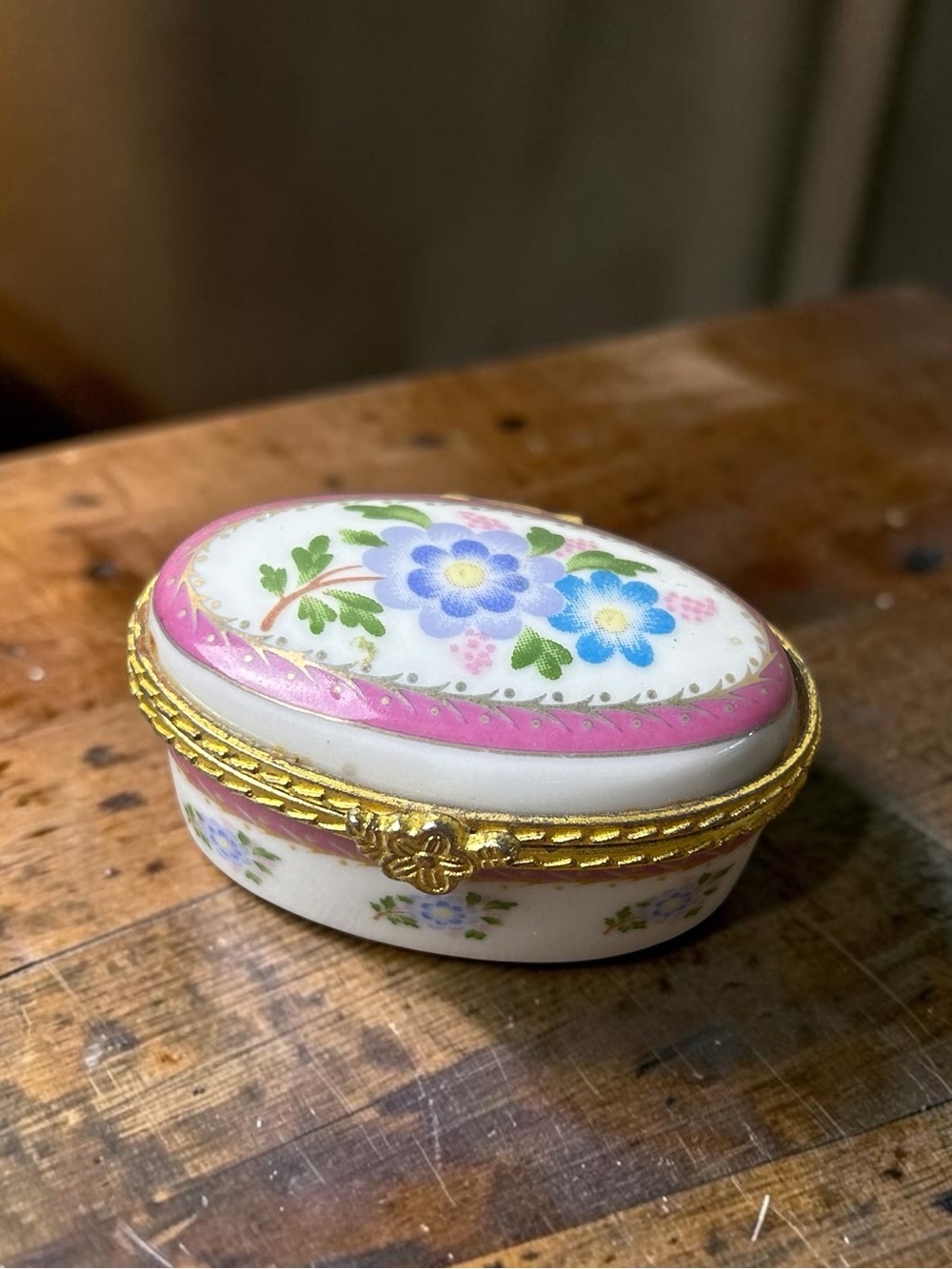 Vintage Floral Porcelain Hinged Trinket Box / Pill Box